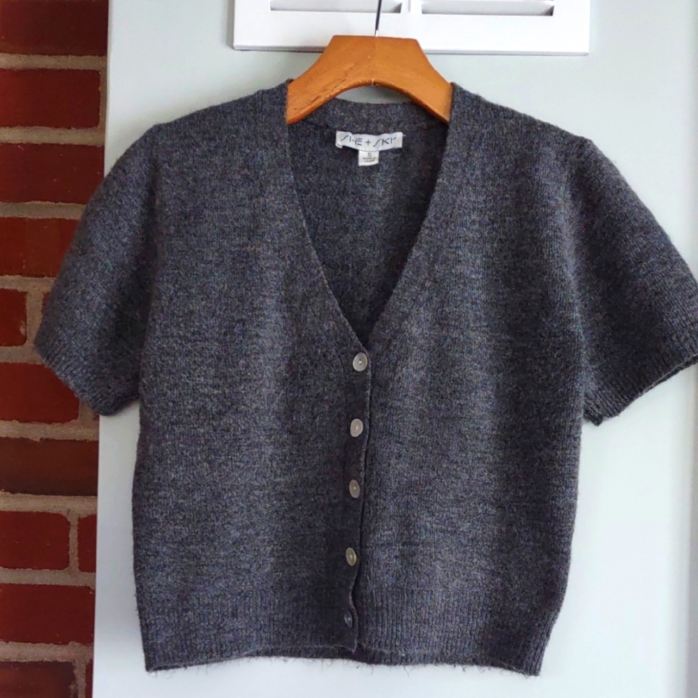 She+Sky Gray Short Sleeve Vneck, Sweater, Size S, Ivory Shell Buttons